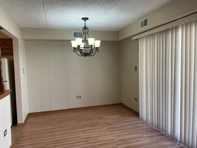 Building Photo - 6252 S Gullikson Rd