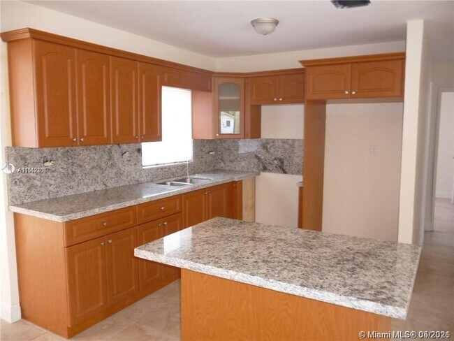 Foto del edificio - 2341 NW 12th Ct