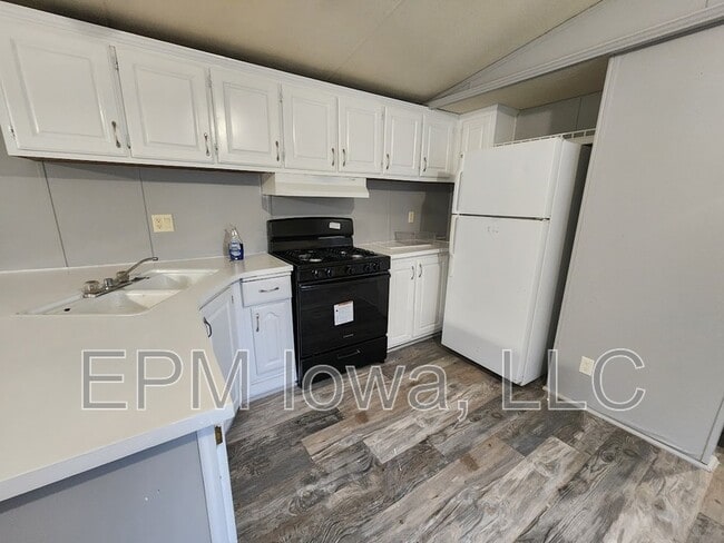 Building Photo - 700 W Ridgeway Ave
