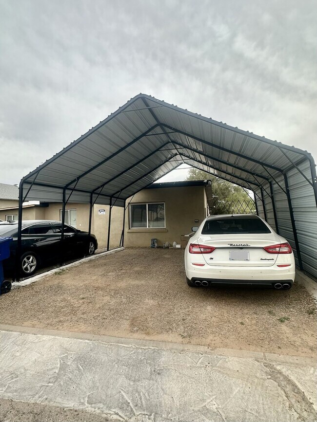 Foto del edificio - 850 E Freeman Pl