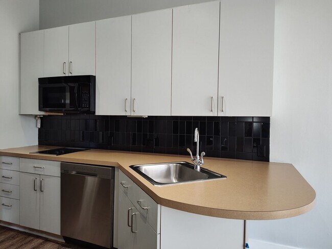 Building Photo - Modern condo located in the Silo Urban Lof...
