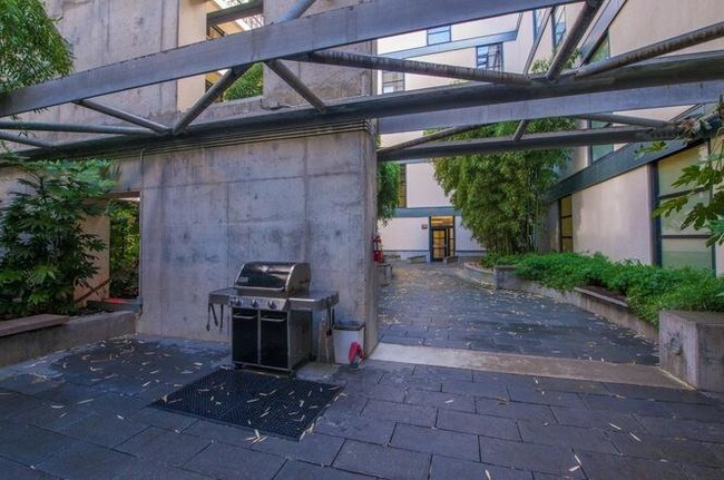 Foto del edificio - 1400 NW Irving St