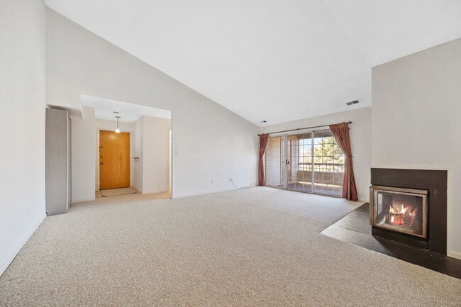 Vaulted ceiling - 3rd floor. - 109 Delamere Dr