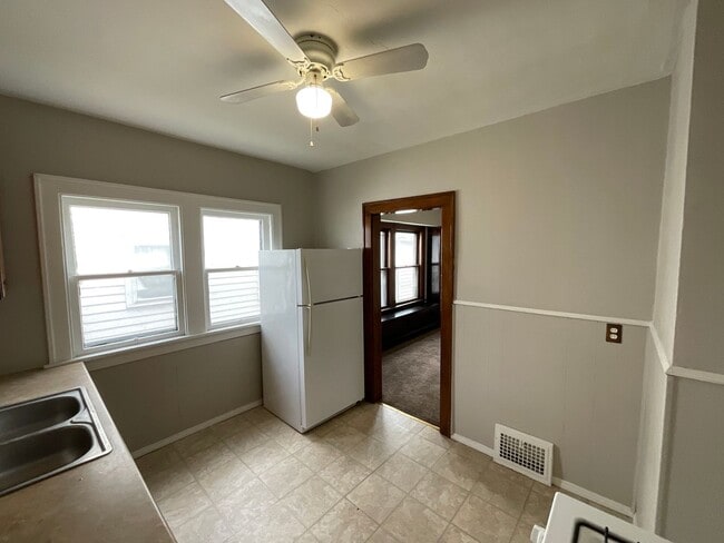 Foto del edificio - 9613 Sladden Ave