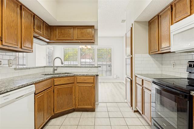 Foto del edificio - 3317 Devonshire Dr