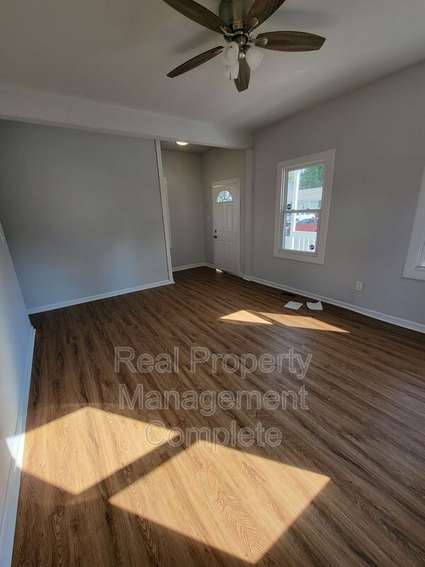 Building Photo - 2026 Camden Ave