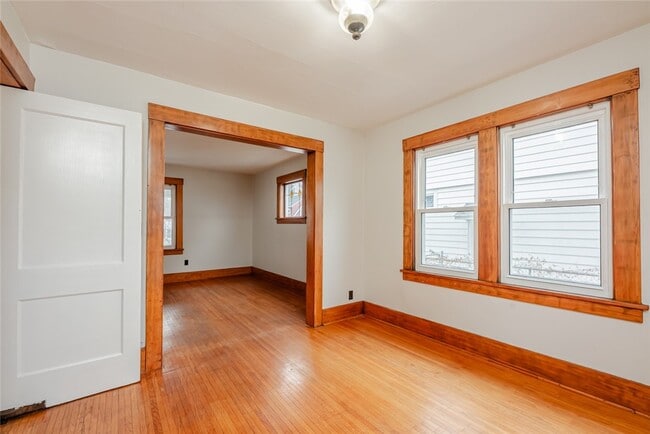 Building Photo - 81 Van Bergh Ave