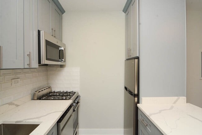 Foto del edificio - 510 W Belmont Ave