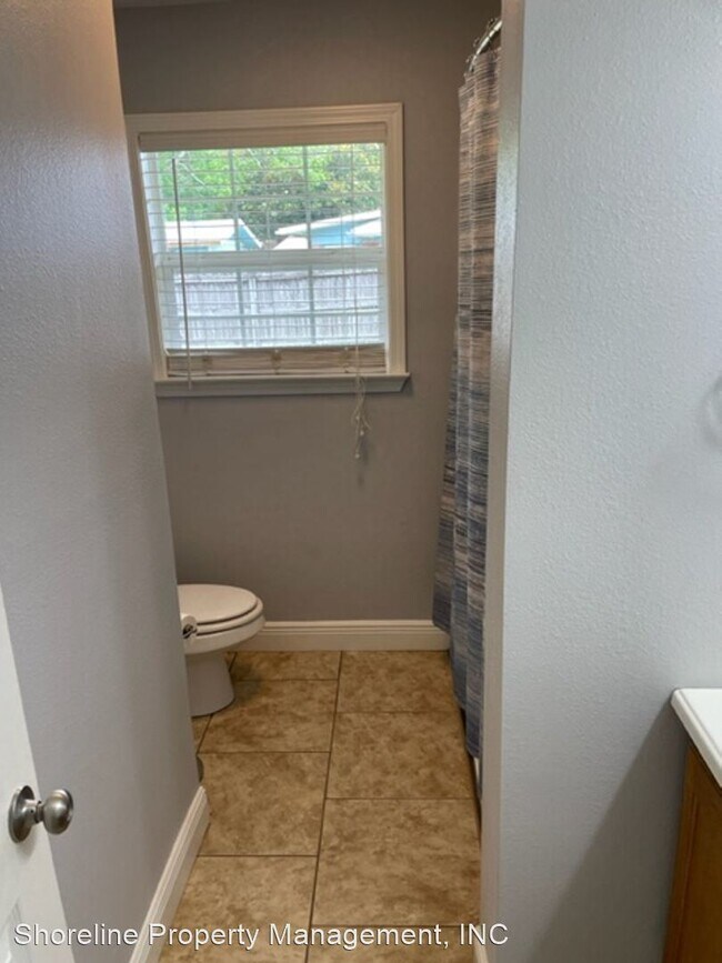 Building Photo - 3 br, 1 bath House - 214 Hunter Drive
