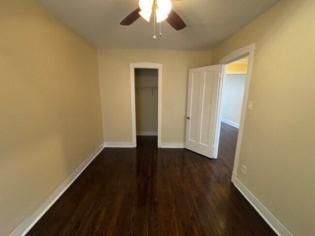 Foto del edificio - 2510 N LeClaire Ave