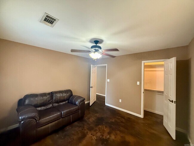 Foto del edificio - 8900 Eskabar Dr