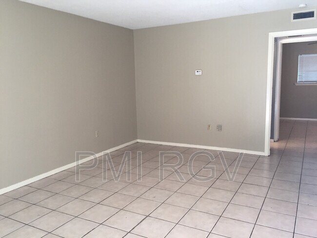 Foto del edificio - 819 Walnut Ave