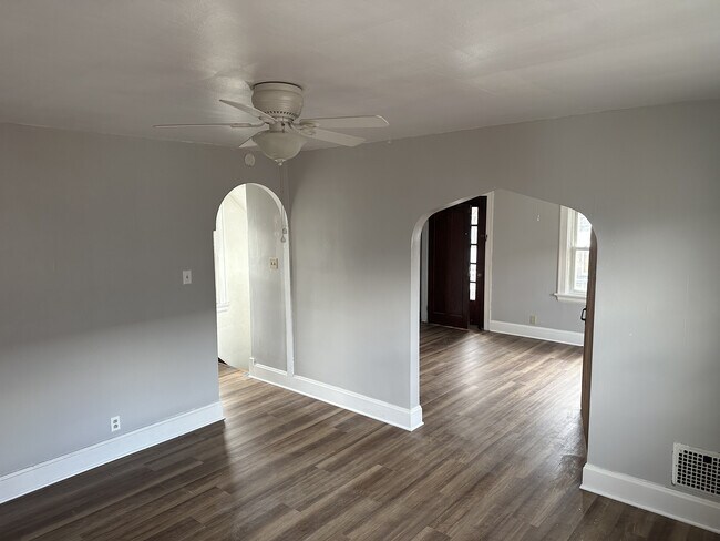 Foto del edificio - 3625 Madison Rd