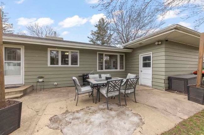 Building Photo - 114 Lavidia Blvd