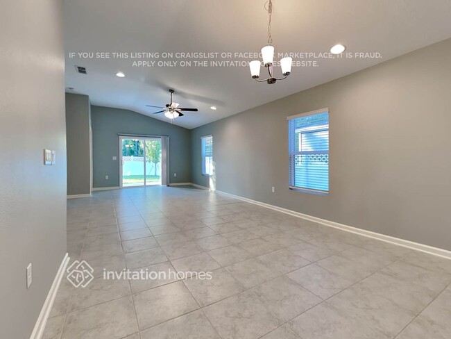 Foto del edificio - 565 Meadow Ridge Dr