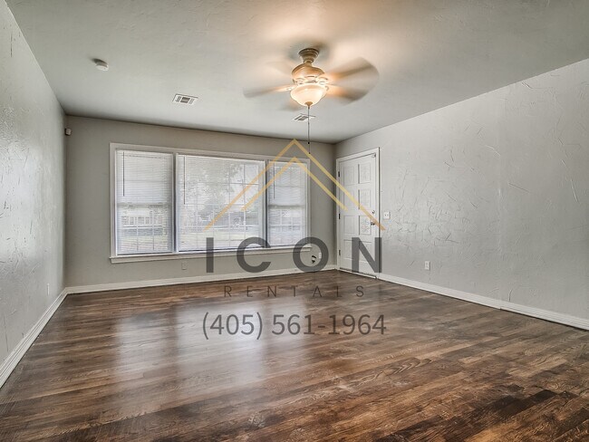 Building Photo - 1300 Oxford Way