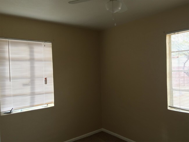 Foto del edificio - 4637 E Holmes St