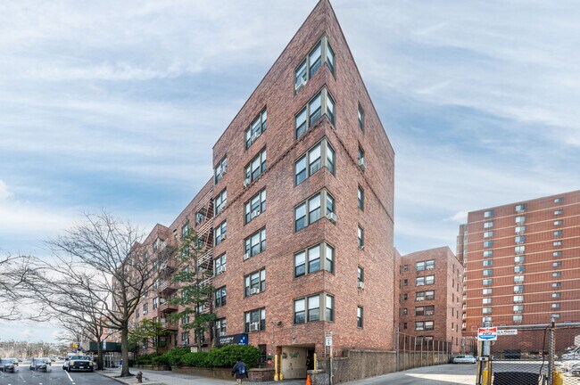 Foto de contexto - Yorkshire Gardens Condominiums