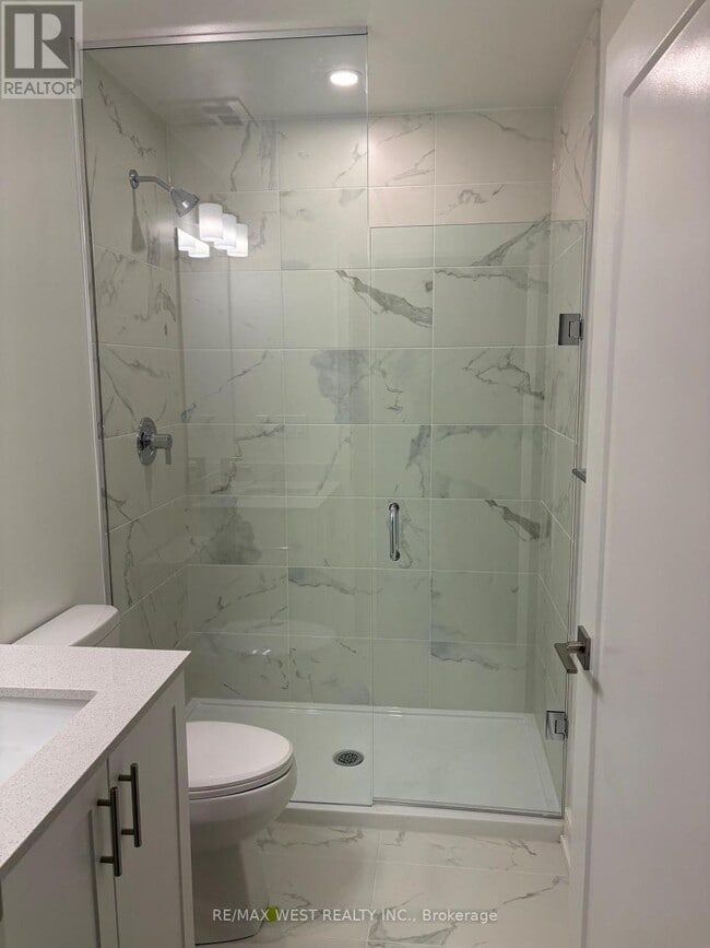 Building Photo - 705 Davis Dr