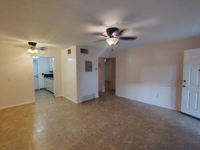 Foto del edificio - 3302-3308 E Glenn St