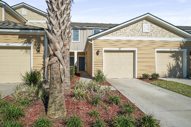 Building Photo - 727 Servia Dr