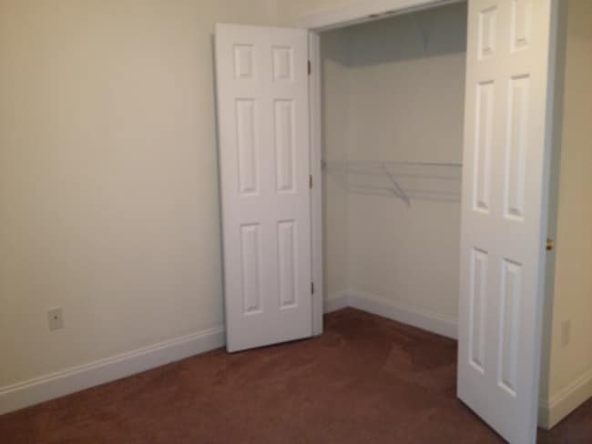 Building Photo - 1016 Hickory Dr