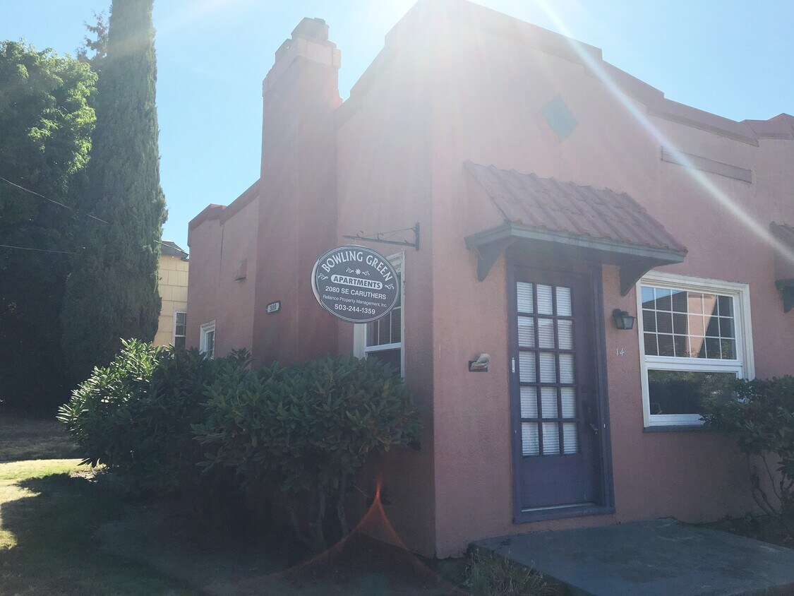 2080 Caruthers SE St Unit 14, Portland, OR 97214 Apartments in