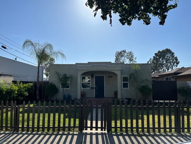 Foto del edificio - 12719 Freeman Ave