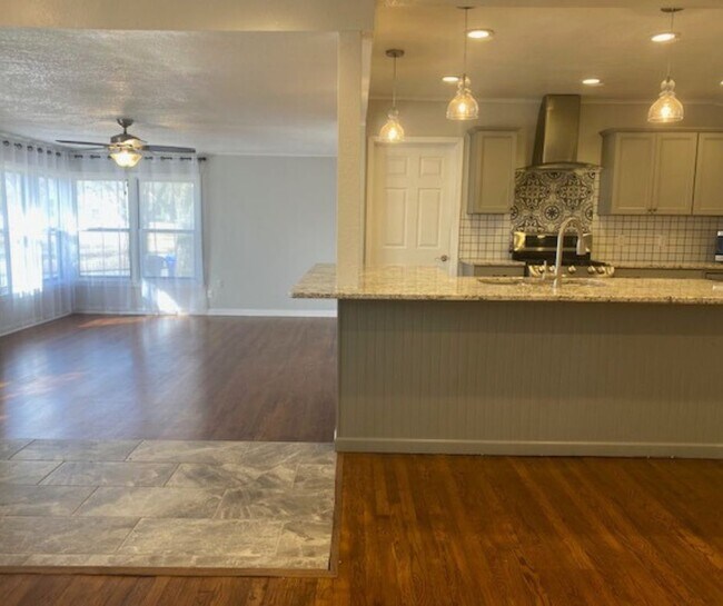 Foto del edificio - 3601 E Brookview Dr