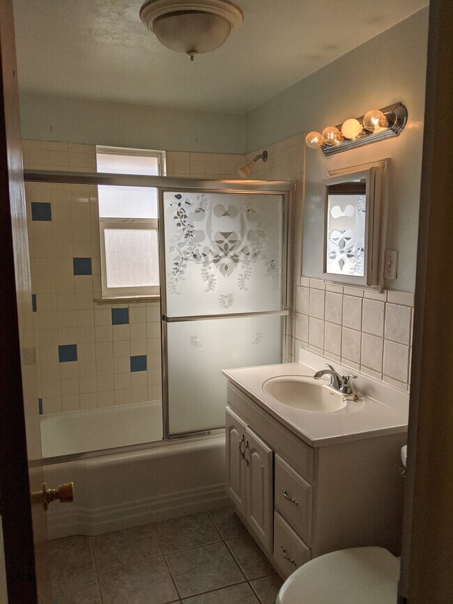 Bath - 4716 W 10th Ave