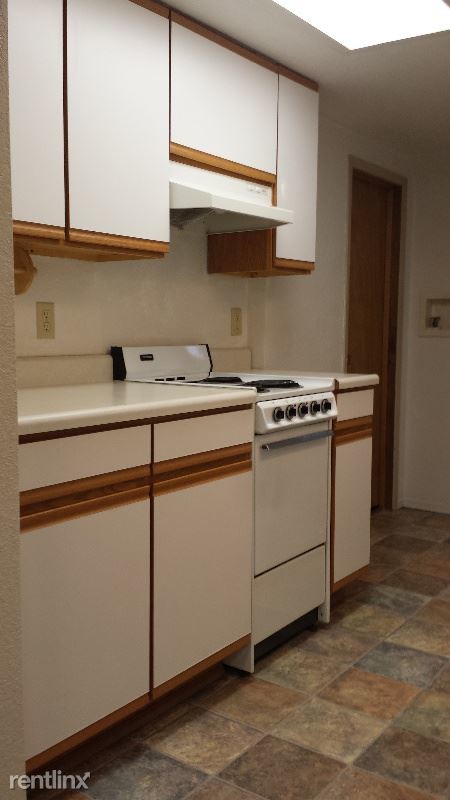 Building Photo - 2 br, 1 bath Apartment - 1069 N Meridian Rd
