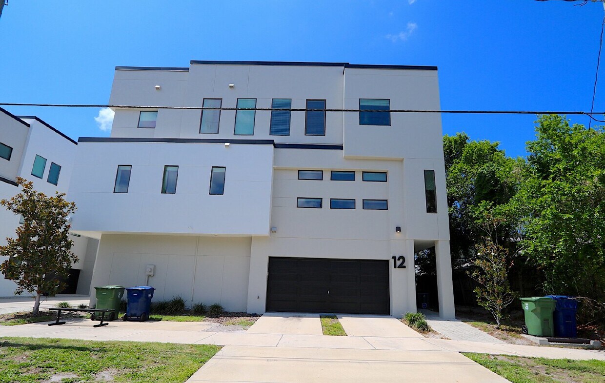 Primary Photo - Fabulous 3 Story, 3 Bedroom 3 Bathroom Tow...