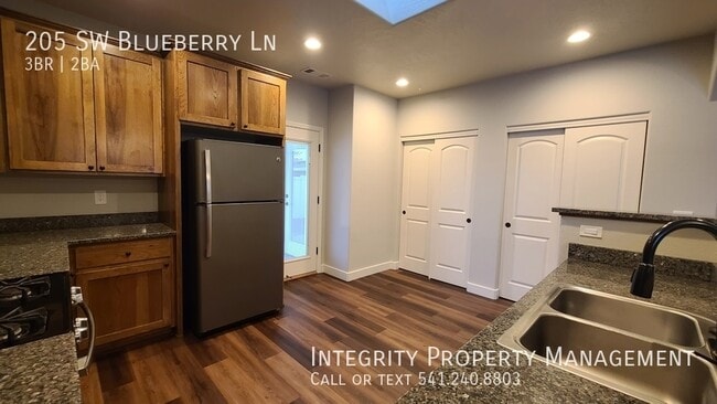 Foto del edificio - 205 SW Blueberry Ln
