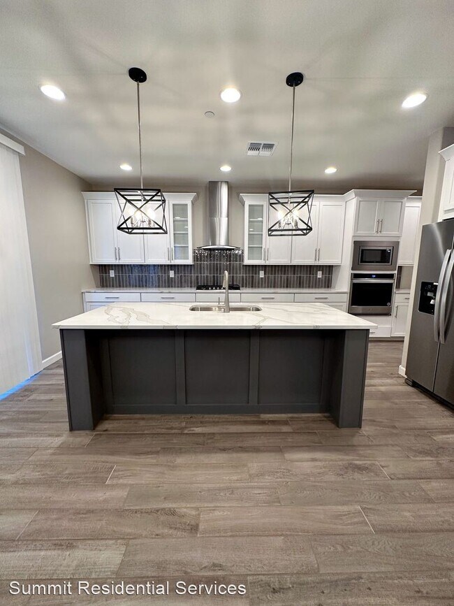 Foto del edificio - 4 br, 2.5 bath House - 13869 E. Red Oaks D...