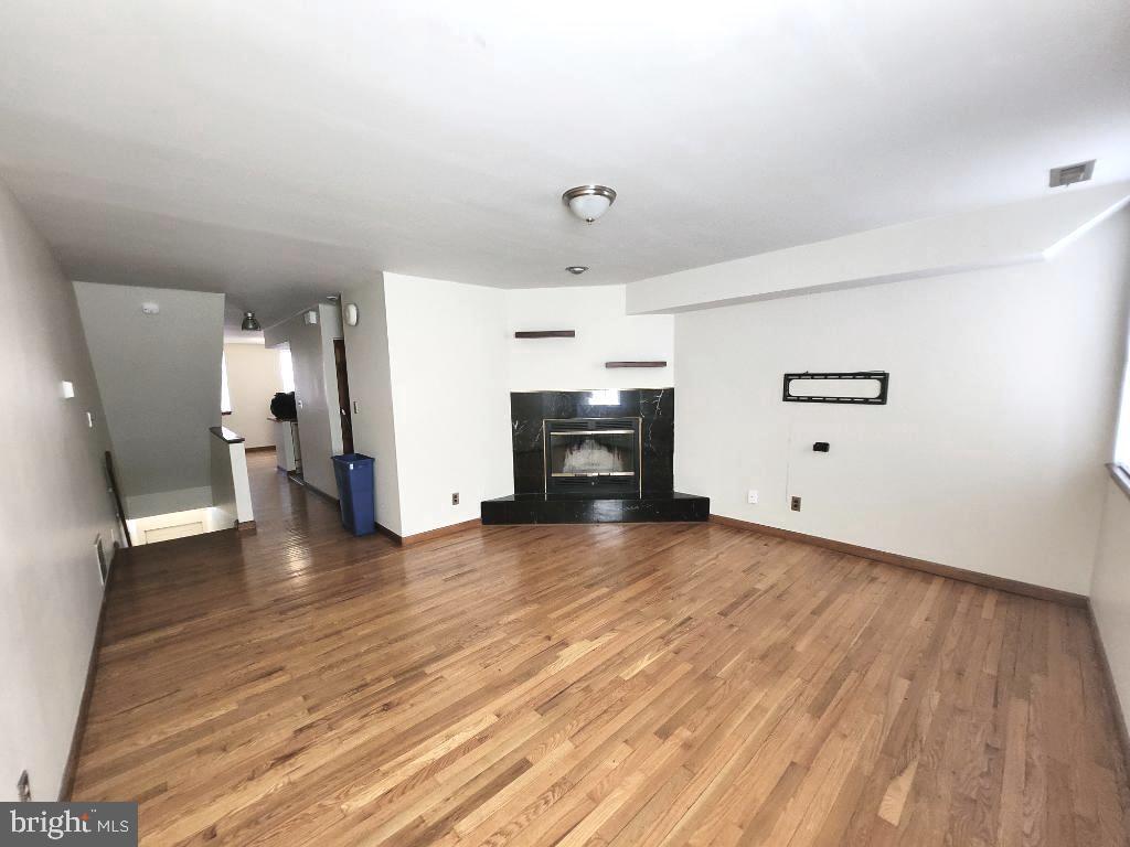 Primary Photo - 108 South St