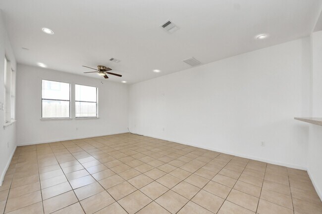 Building Photo - 4347 Oak Ridge Dr