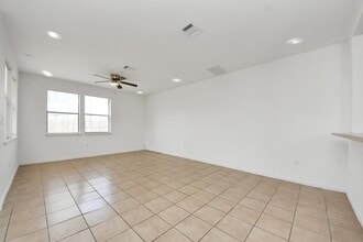 Building Photo - 1803 Weeping Oaks