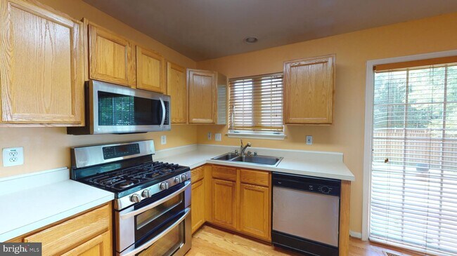 Foto del edificio - 7801 Beddington Ct