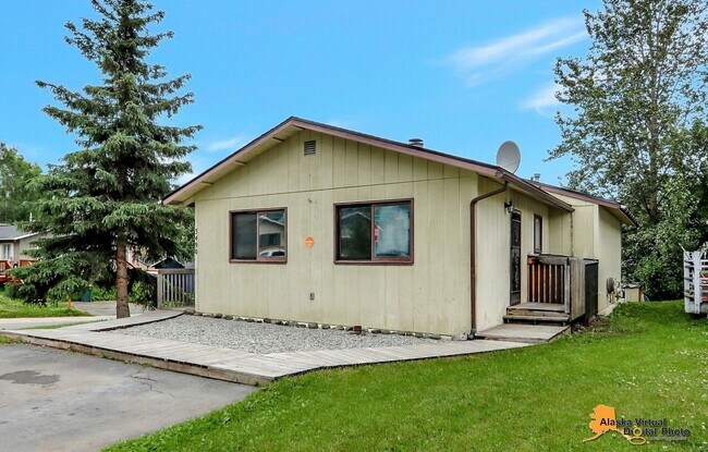 Building Photo - Charming 3 Bedroom Ranch Style Home in Eas...