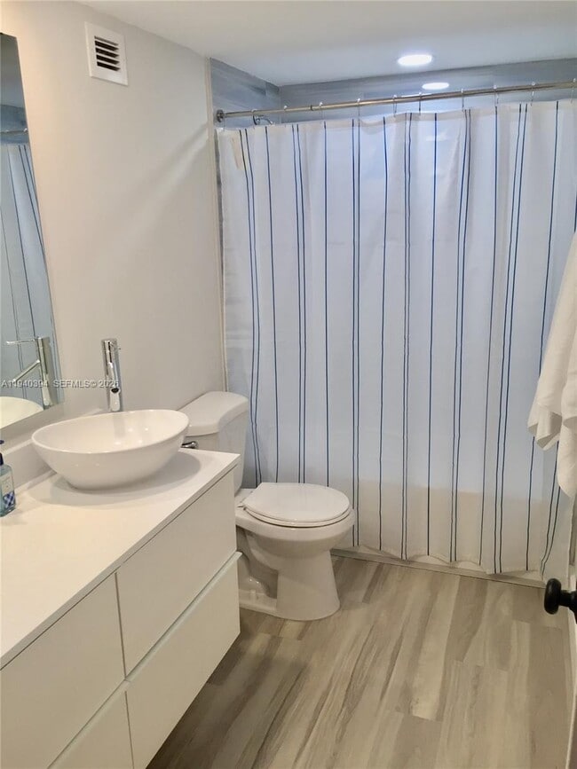 Foto del edificio - 6039 Collins Ave