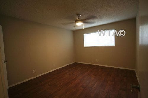 Foto del edificio - 4821 E Riverside Dr