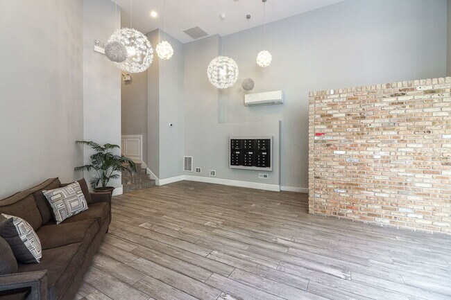 Foto del edificio - 680 N Milwaukee Ave