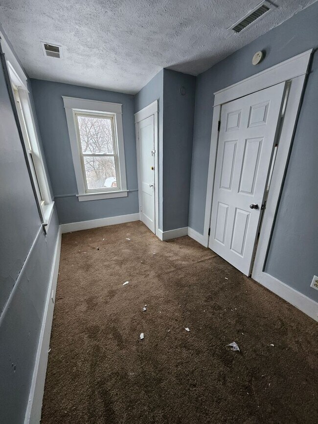 Foto del edificio - Upper 3 bedroom west side