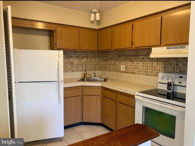 Building Photo - 512 Stidman Dr