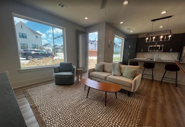 Building Photo - 213 Holleman Dr E