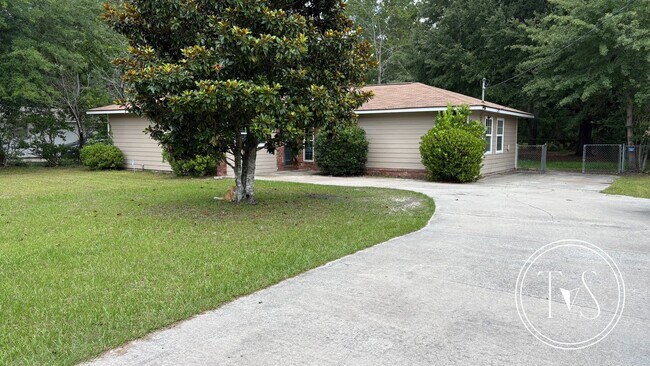 Foto del edificio - FALL MOVE-IN SPECIAL: 50% OFF 1st FULL MON...