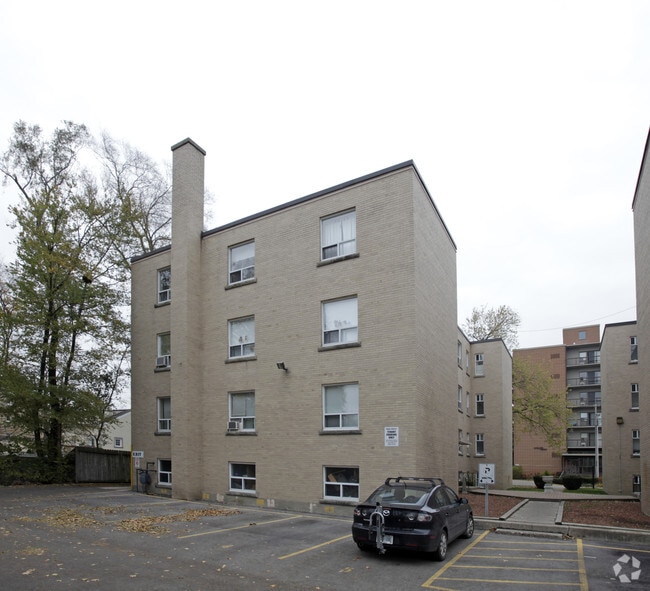 Building Photo - Parklane Apartments