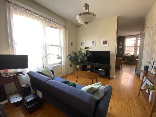 Foto del edificio - 949 N Western Ave