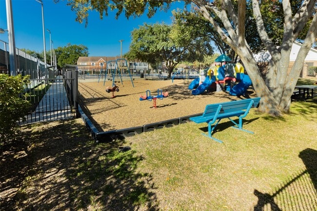 Foto del edificio - 14357 Misty Meadow Ln