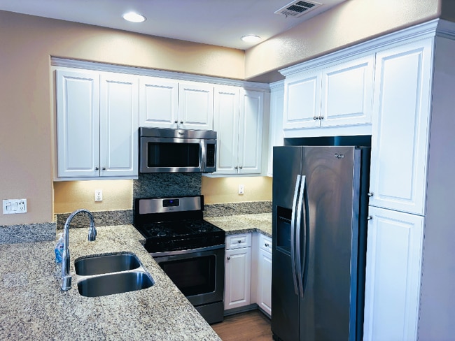 Building Photo - 44005 Arcadia Ct